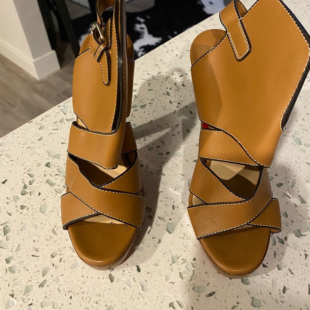 Red bottom sandal pumps